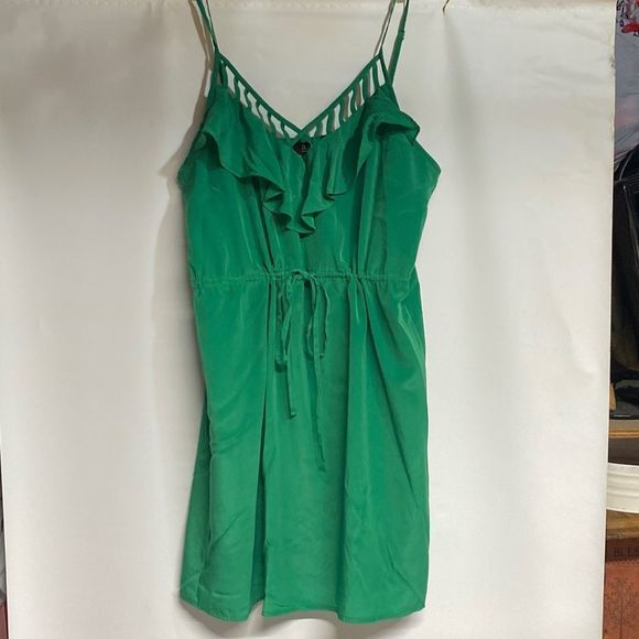 ANA Petite Medium Emerald Green Beautiful Strappy Satin Look Alike Dress - Picture 1 of 8
